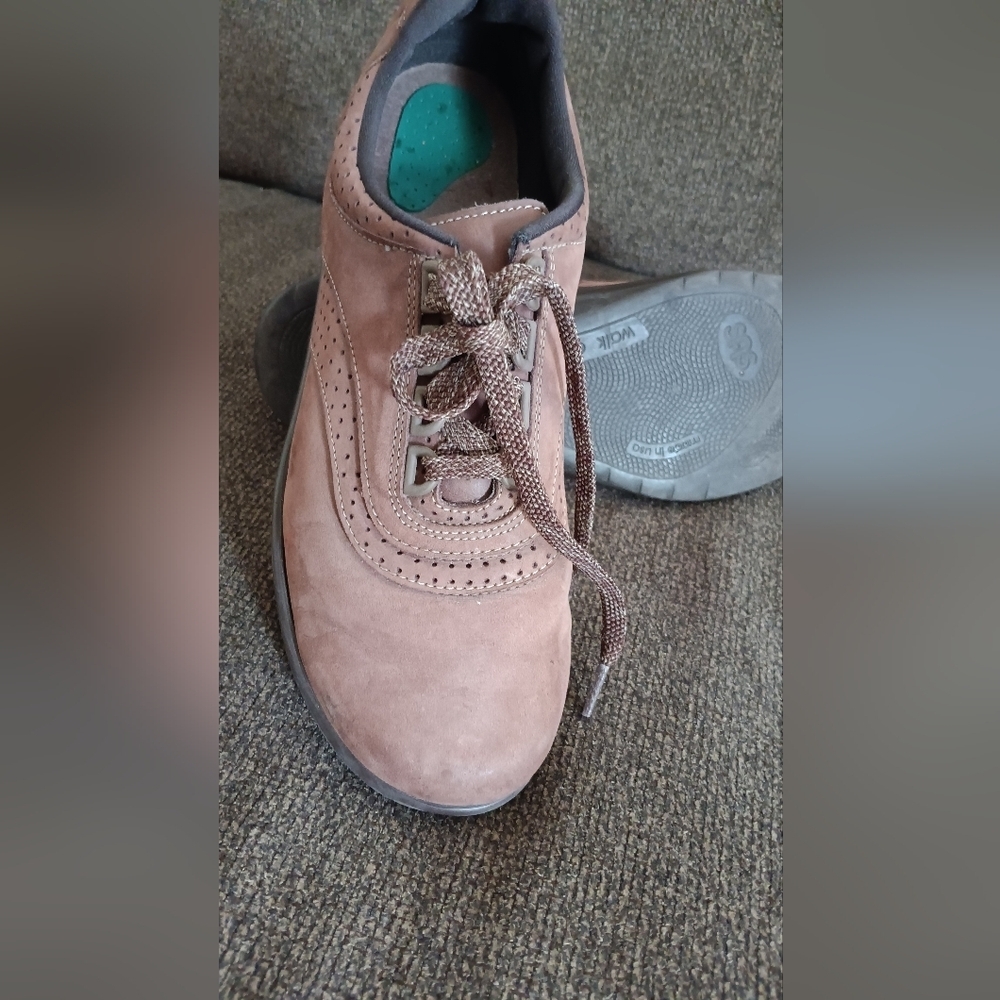 SAS Walk Easy Women's Lace Up Brown Shoes 8.5M Nubuck Comfort Sneakers Toe Room
